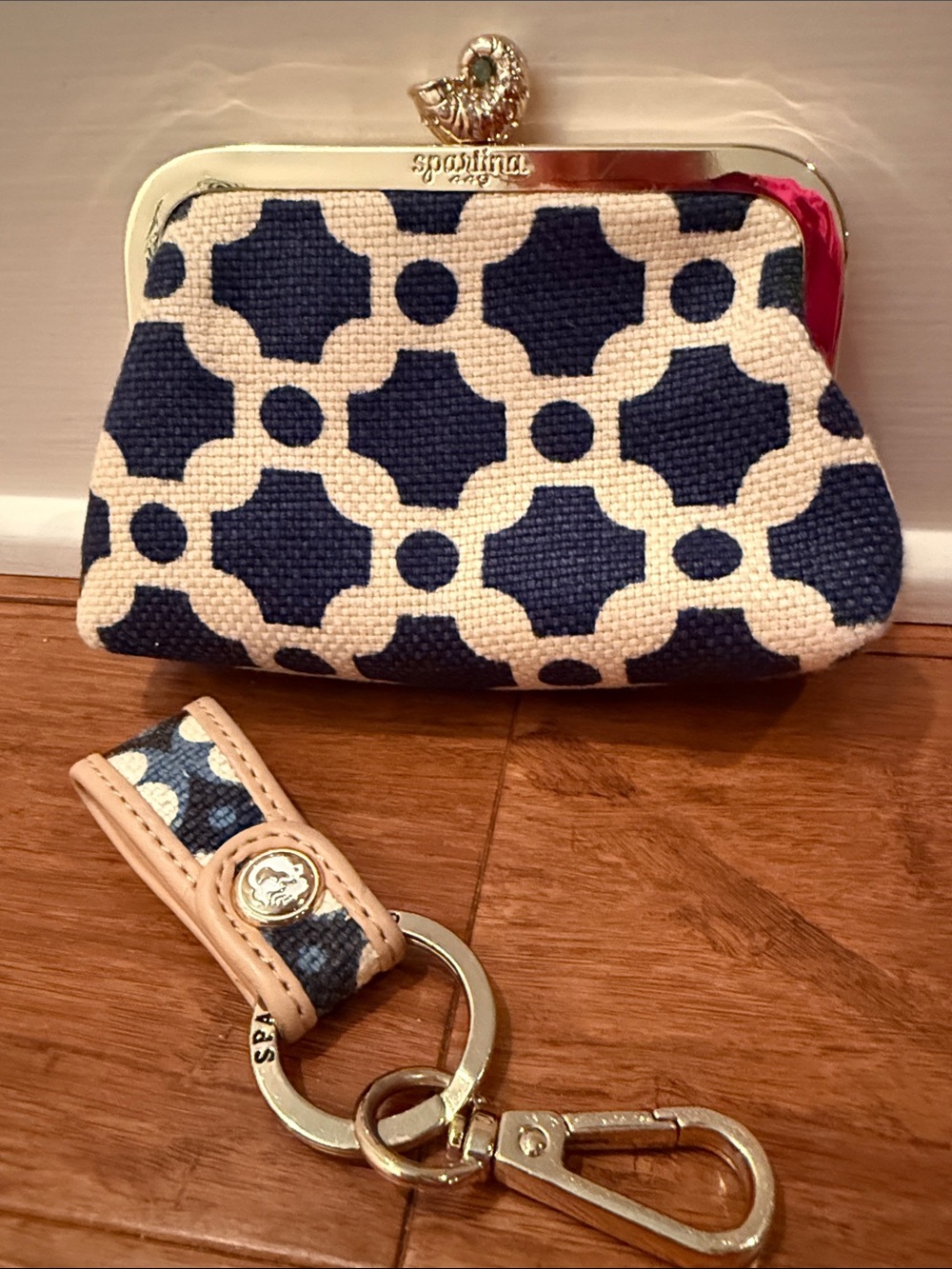 Spartina 449 Navy and Cream Geometric Kiss-Lock Coin Purse with Key Fob - Picture 2 of 13